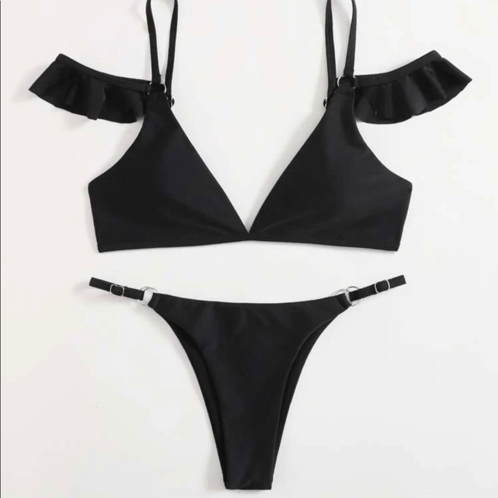 Timeless Retro Black Bikini Swimsuit Set in Large